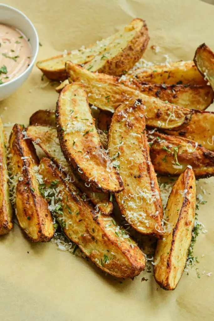 Quick and easy Crispy Potato Wedges prepped and in the air-fryer in 5 minutes, making them the perfect busy weeknight side or easy appetizer for game day or movie night. Enjoy them with your favorite burger or sandwich. 