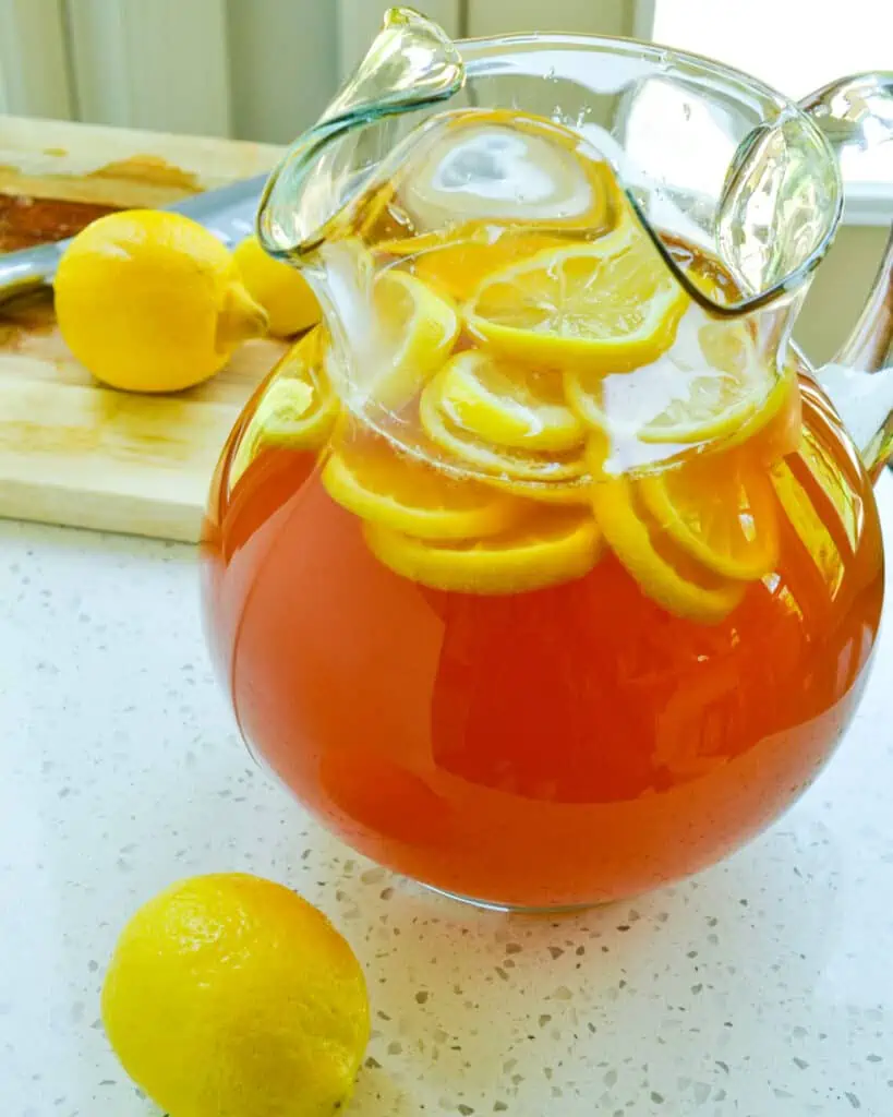 Arnold Palmer drink is one of my favorite summer beverages, and it is perfect for pool parties, patio and deck parties, and picnics. You don't have to be on the golf course to enjoy this refreshing beverage.  