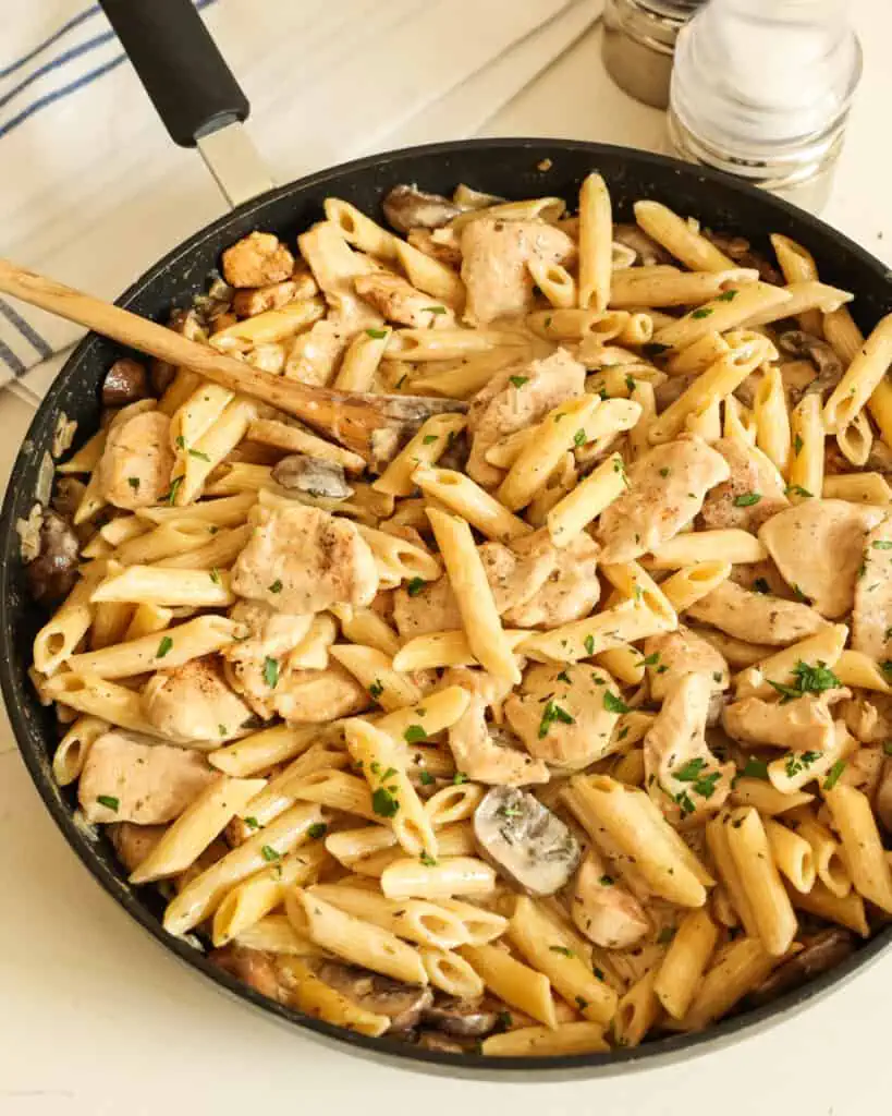 Learn how to create a delicious and quick creamy chicken and mushroom pasta dish in about 30 minutes using simple ingredients and easy cooking techniques.