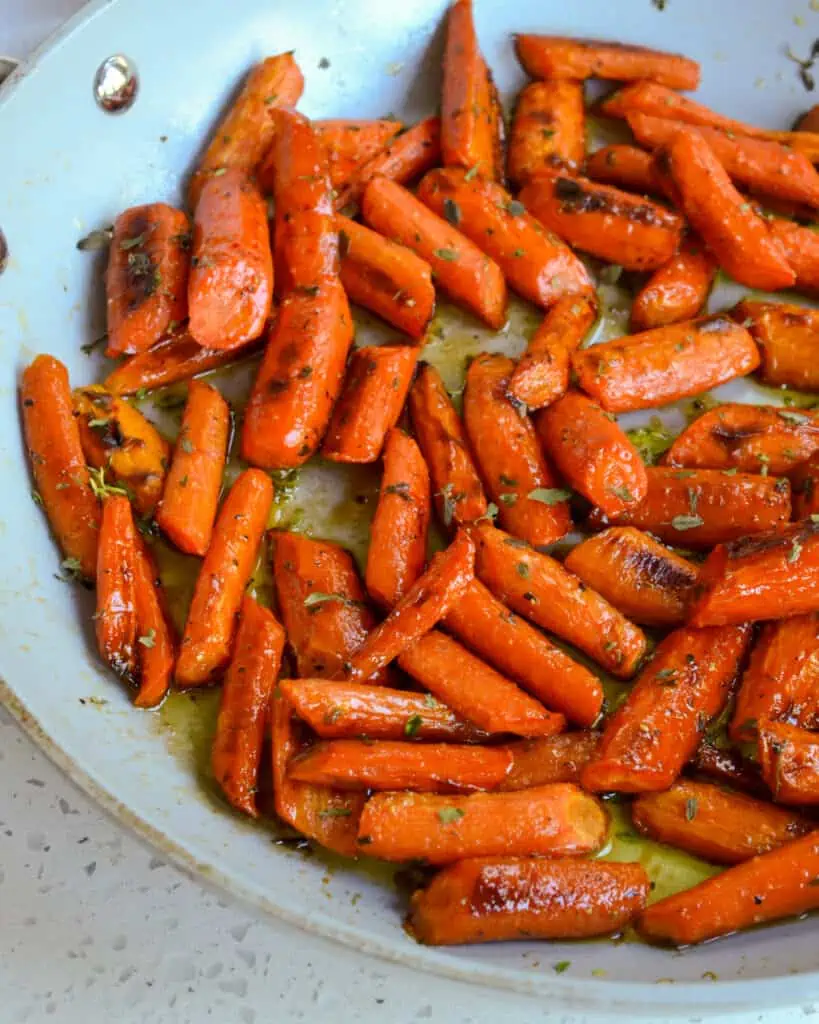 Discover the secrets to perfectly roasted carrots with a variety of tasty seasoning options.
