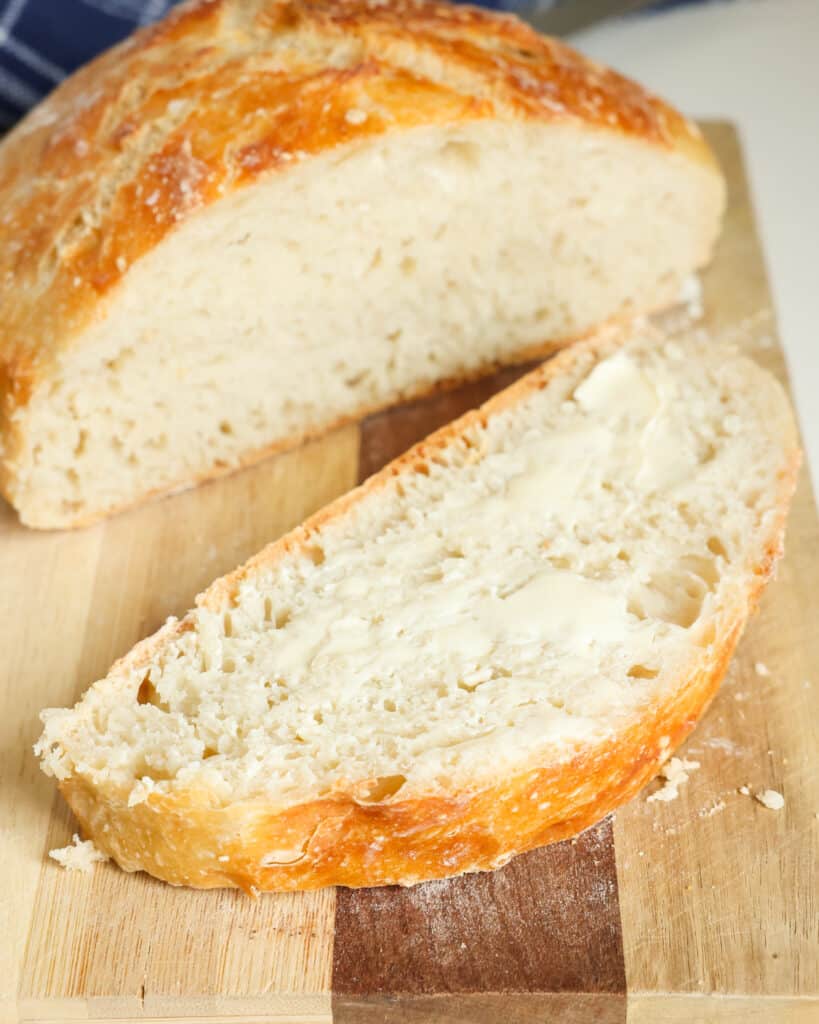 With just four simple ingredients and no kneading required, this no knead bread recipe is perfect for beginner bakers.