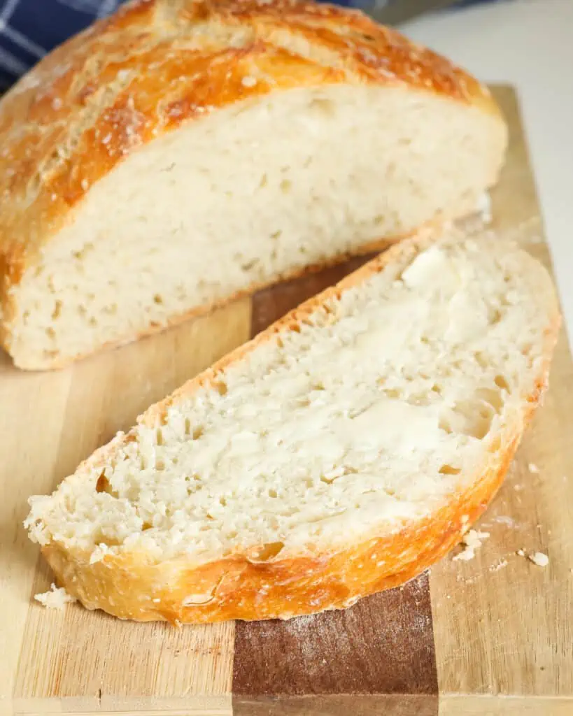 With just four simple ingredients and no kneading required, this no knead bread recipe is perfect for beginner bakers. 