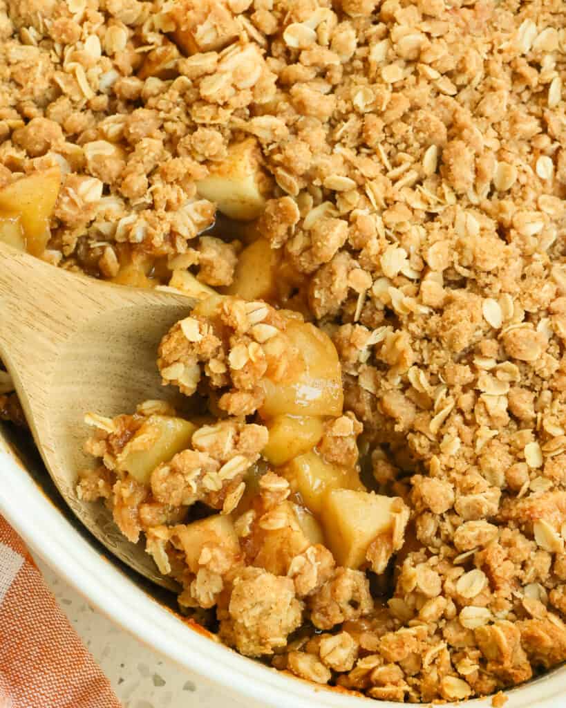 A deliciously easy Apple Crumble with chunks of tart apples combined with cinnamon and nutmeg and topped with a crisp brown sugar and cinnamon oat topping. 