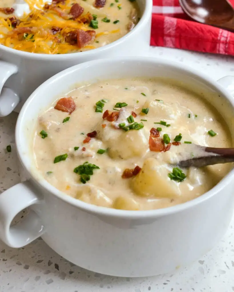 This delicious and creamy Potato Soup recipe satisfies even the pickiest eaters with crisp bacon and a creamy, cheesy broth.