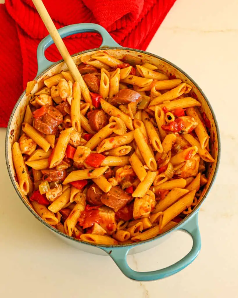 Pasta is similar to jambalaya, with many of the same ingredients, such as andouille sausage, chicken, and sometimes shrimp, onions, celery, bell peppers, tomatoes, and Creole or Cajun seasoning, but it is made with pasta instead of rice. 