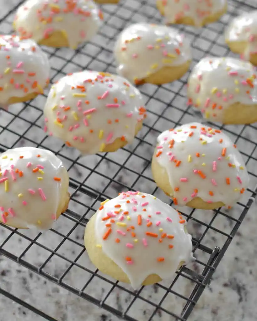  Bake for about 15 minutes or until the cookies are set and the bottoms are lightly browned. Cool for 5 minutes before moving to wire racks to cool.