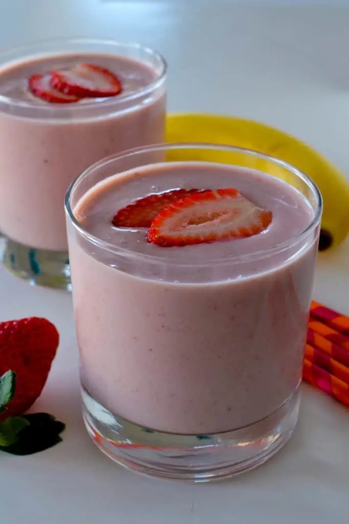 Quick and easy strawberry banana smoothie