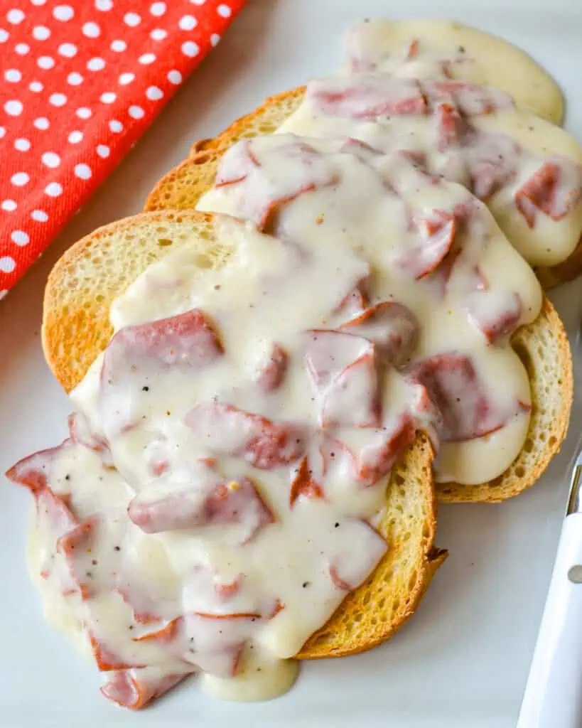This easy creamed chipped beef recipe is sure to become a family favorite. Whip up a batch in less than 15 minutes and enjoy a savory start to your day.