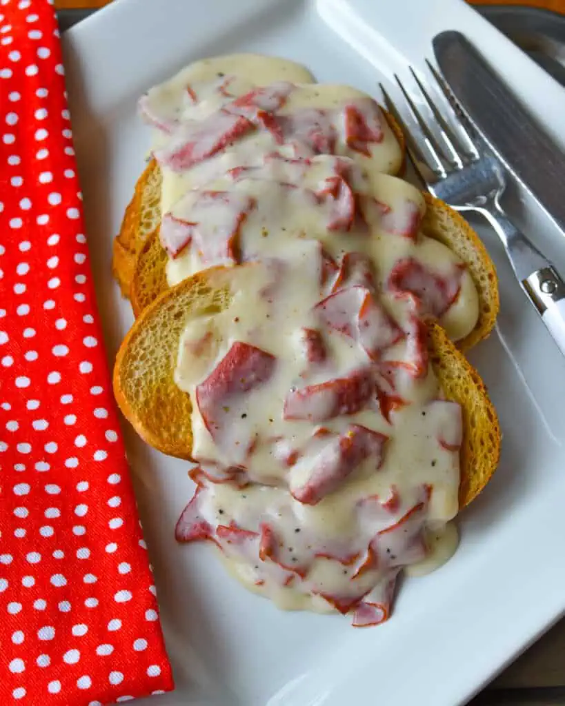 Serve cremed chipped beef over toasted bread, eggs, hash browns, or biscuits.