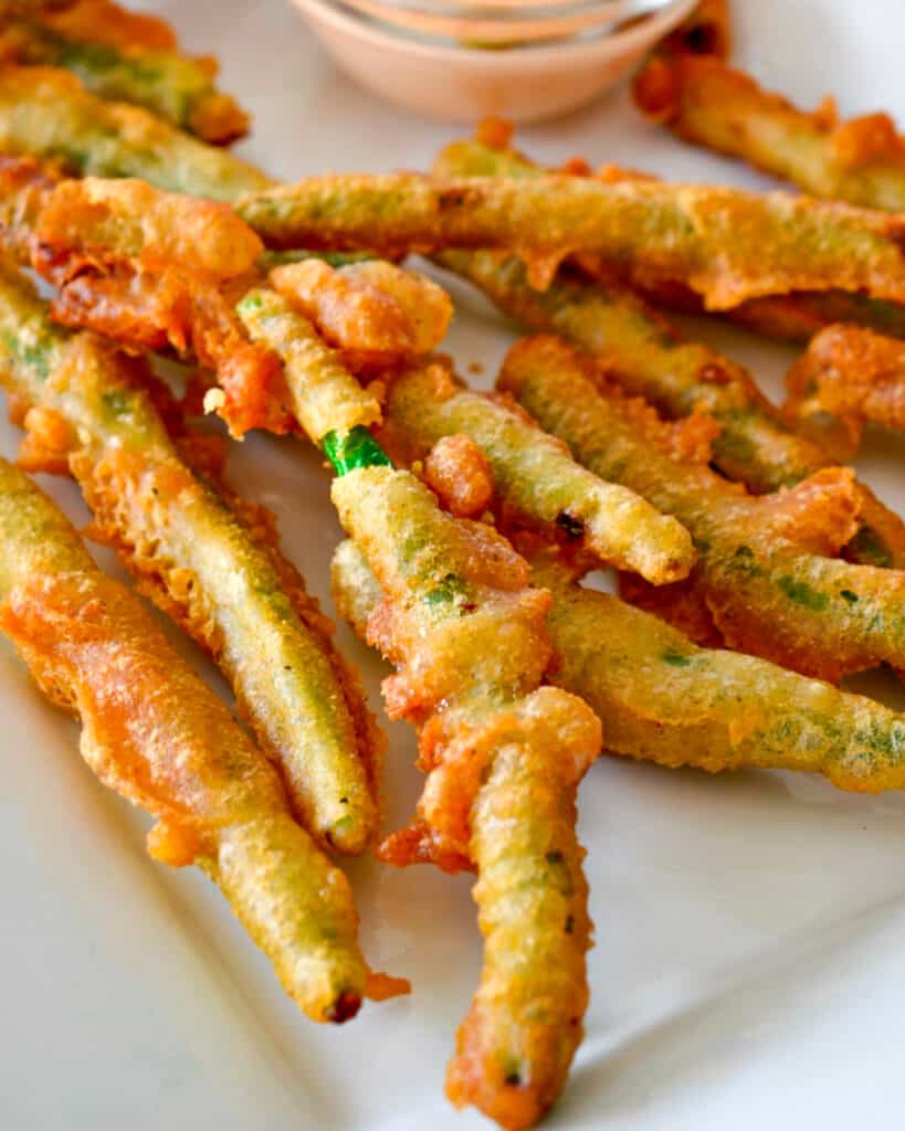 These Crispy Fried Green Beans with Sriracha Mayo are a cinch to whip up making them perfect for game day and movie night. 