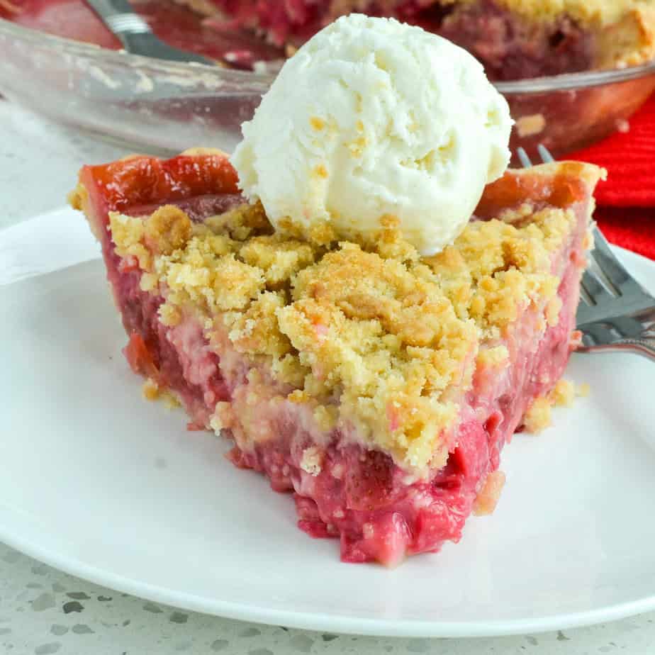 Strawberry Rhubarb Pie [www.smalltownwoman.com]