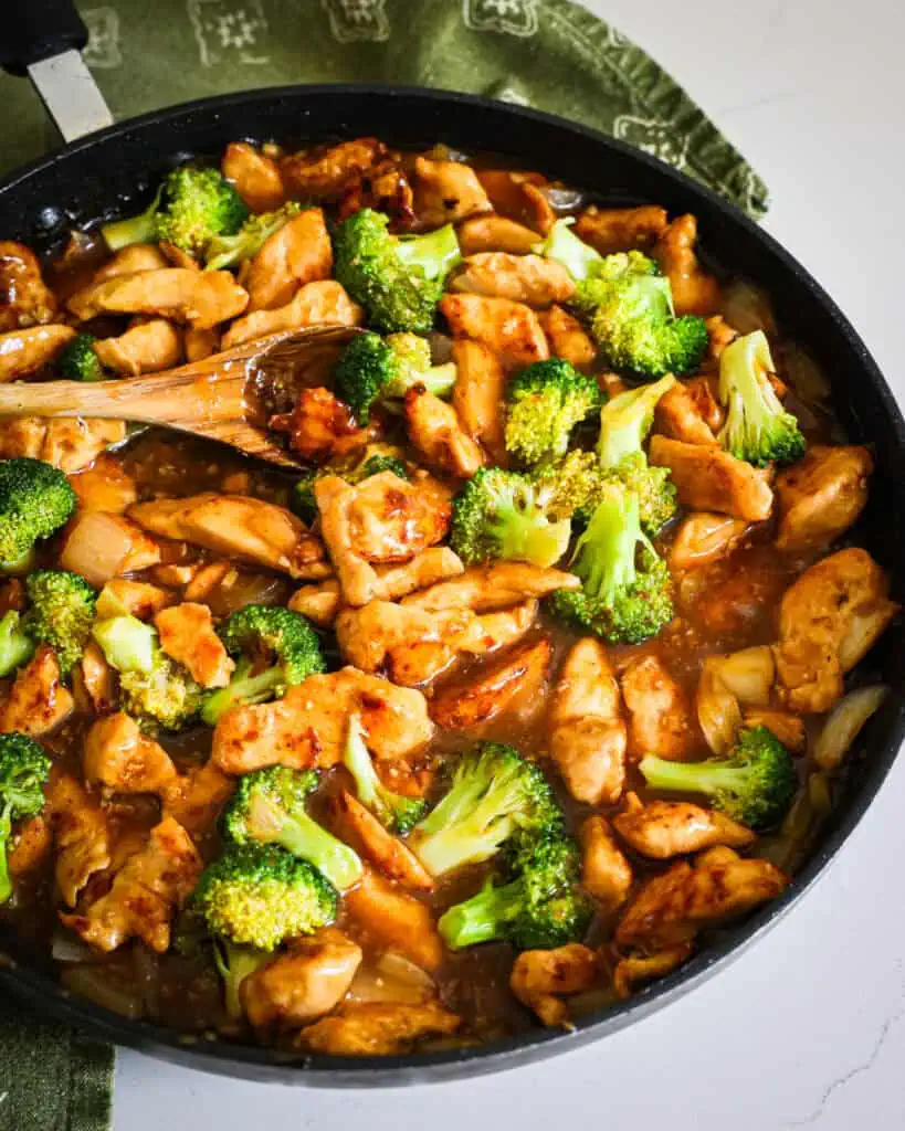 This easy Chicken and Broccoli Stir Fry Recipe combines crisp stir-fried golden chicken breast pieces with broccoli and onions in an easy, slightly sweet, and spicy ginger honey stir fry sauce. 