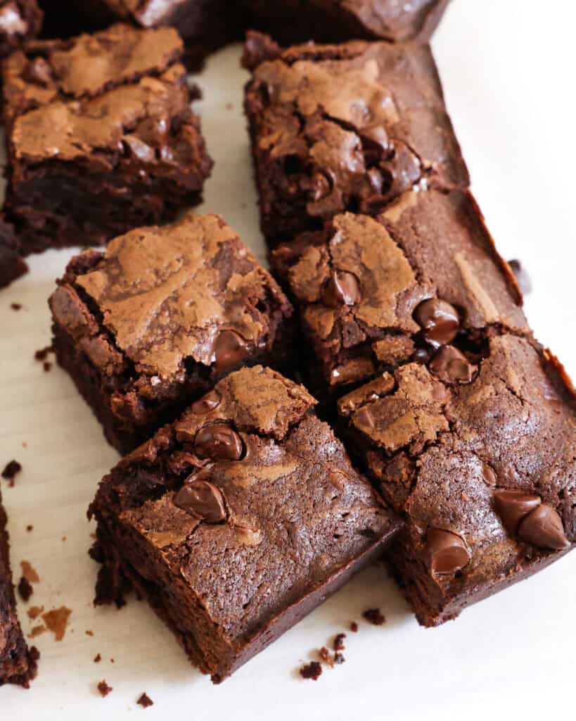Cut chocolate brownies on white parchment paper. 